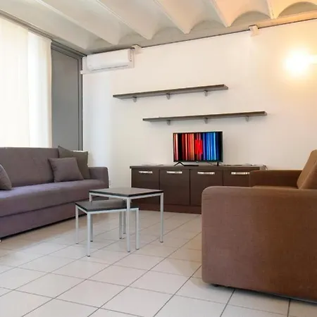 Moderno Con Parcheggio Gratuito Di Fronte Apartamento *