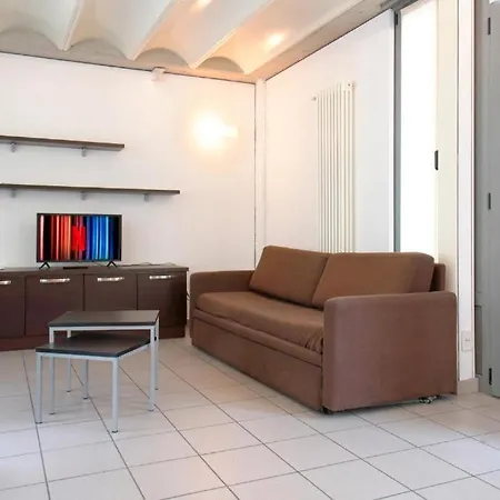 Moderno Con Parcheggio Gratuito Di Fronte Apartamento